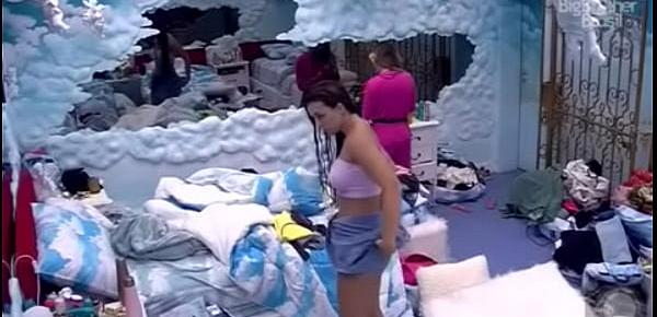  Rafa Kalimann pagando peitinho e mostrando a xota no BBB20